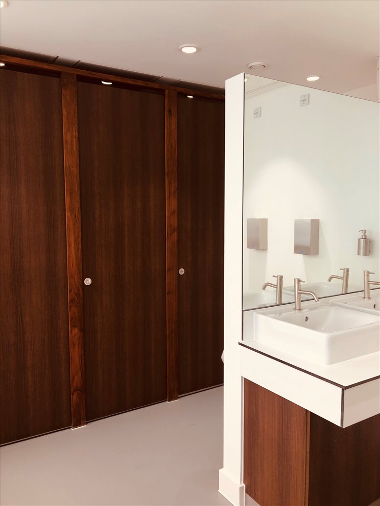 This is a photo of the office space available to rent on 55 Old Broad Street